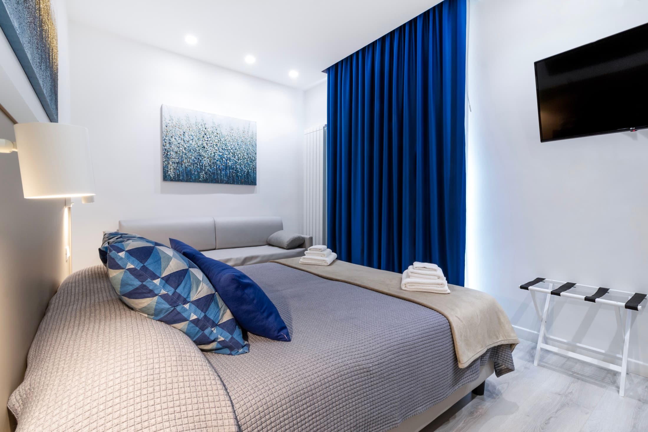 Superior Double Room with Sofa Bed 2