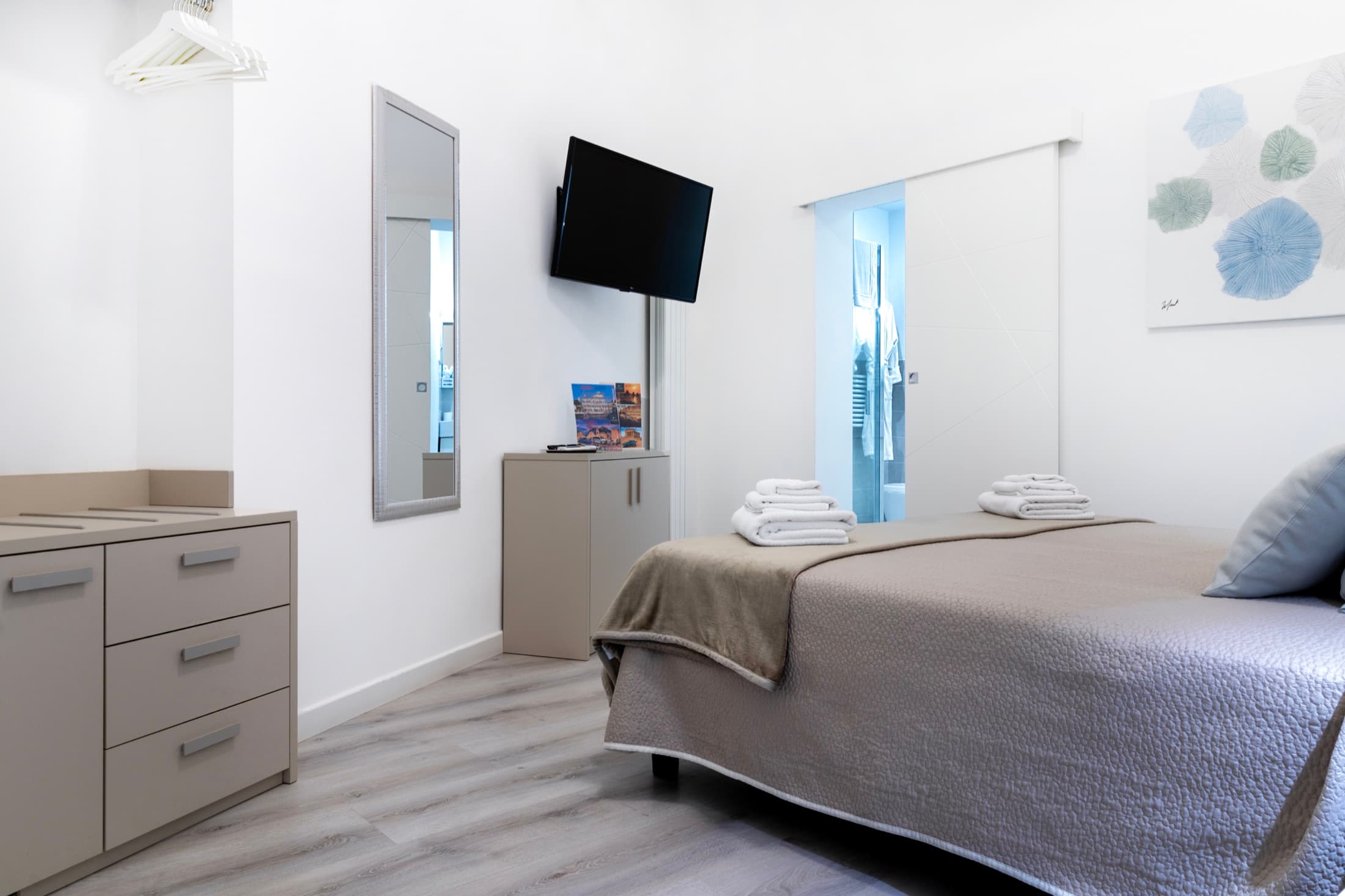 Comfort Room with Private Patio 4